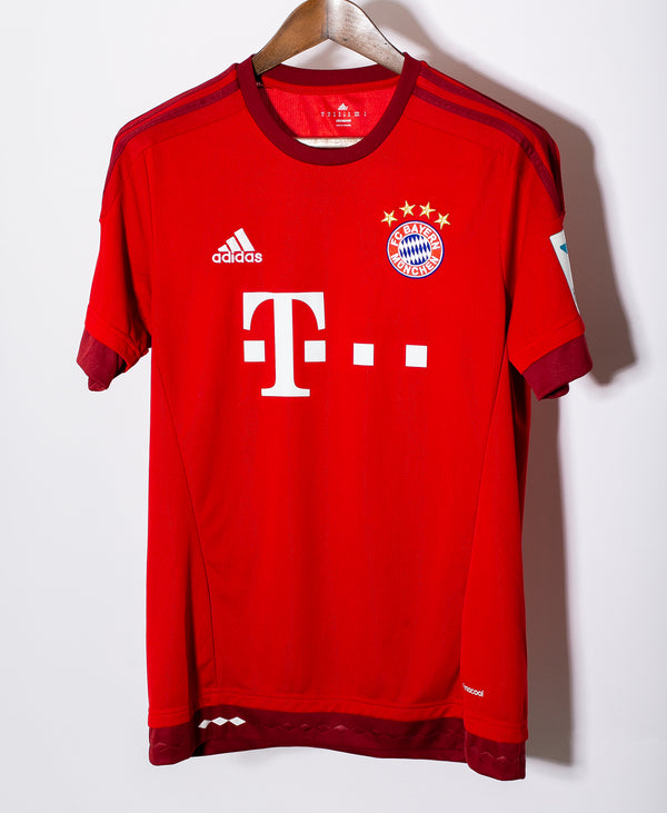 Bayern Munich 2015-16 Costa Home Kit (M)