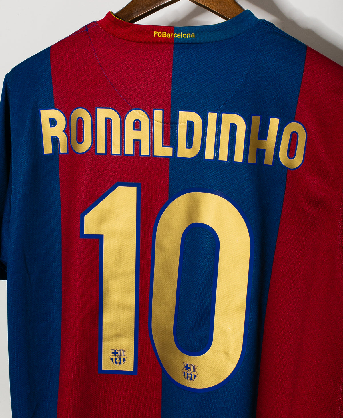 Barcelona 2006-07 Ronaldinho Home Kit (L)