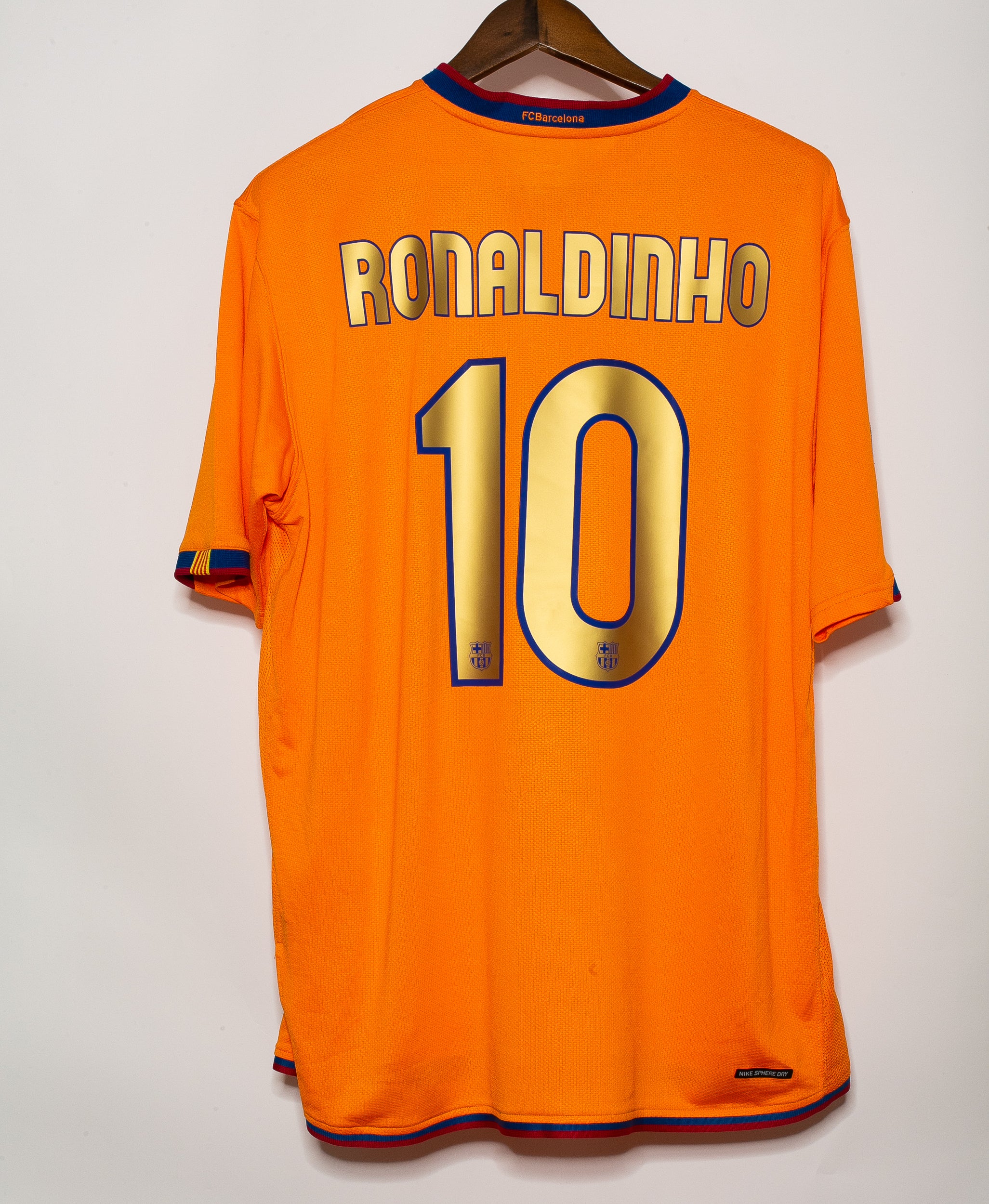 Barcelona 2006-07 Ronaldinho Away Kit (2XL) – Saturdays Football