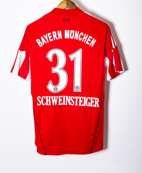 Bayern Munich 2010-11 Schweinsteiger Home Kit (M)
