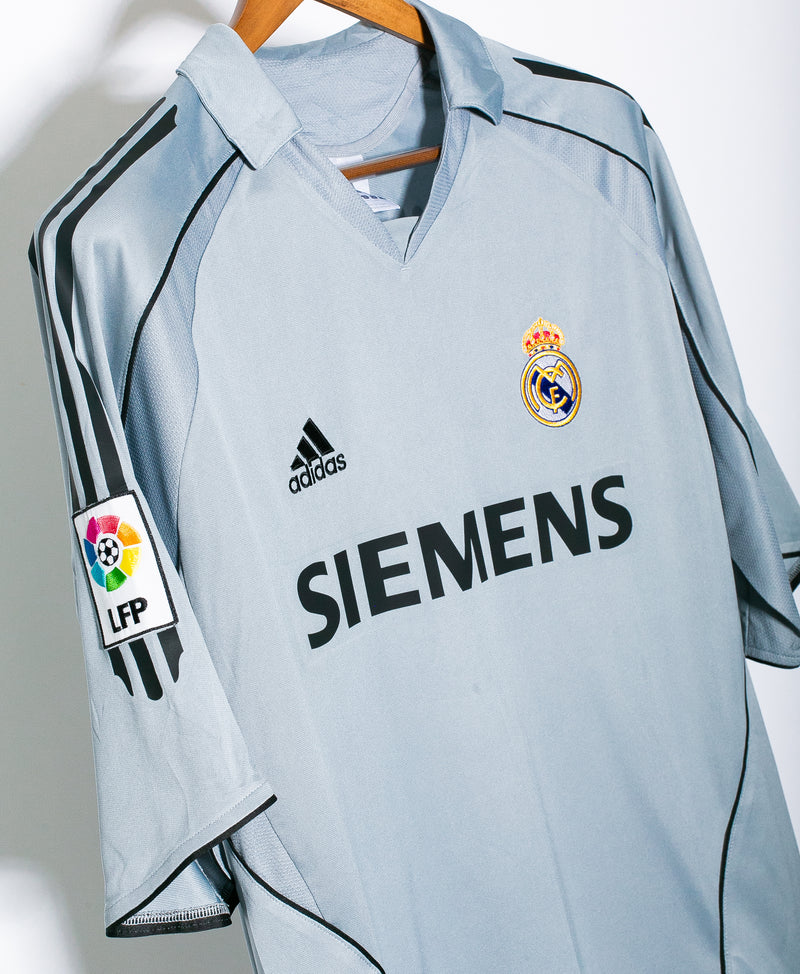Real Madrid 2005-06 Gravesen Third Kit (L)