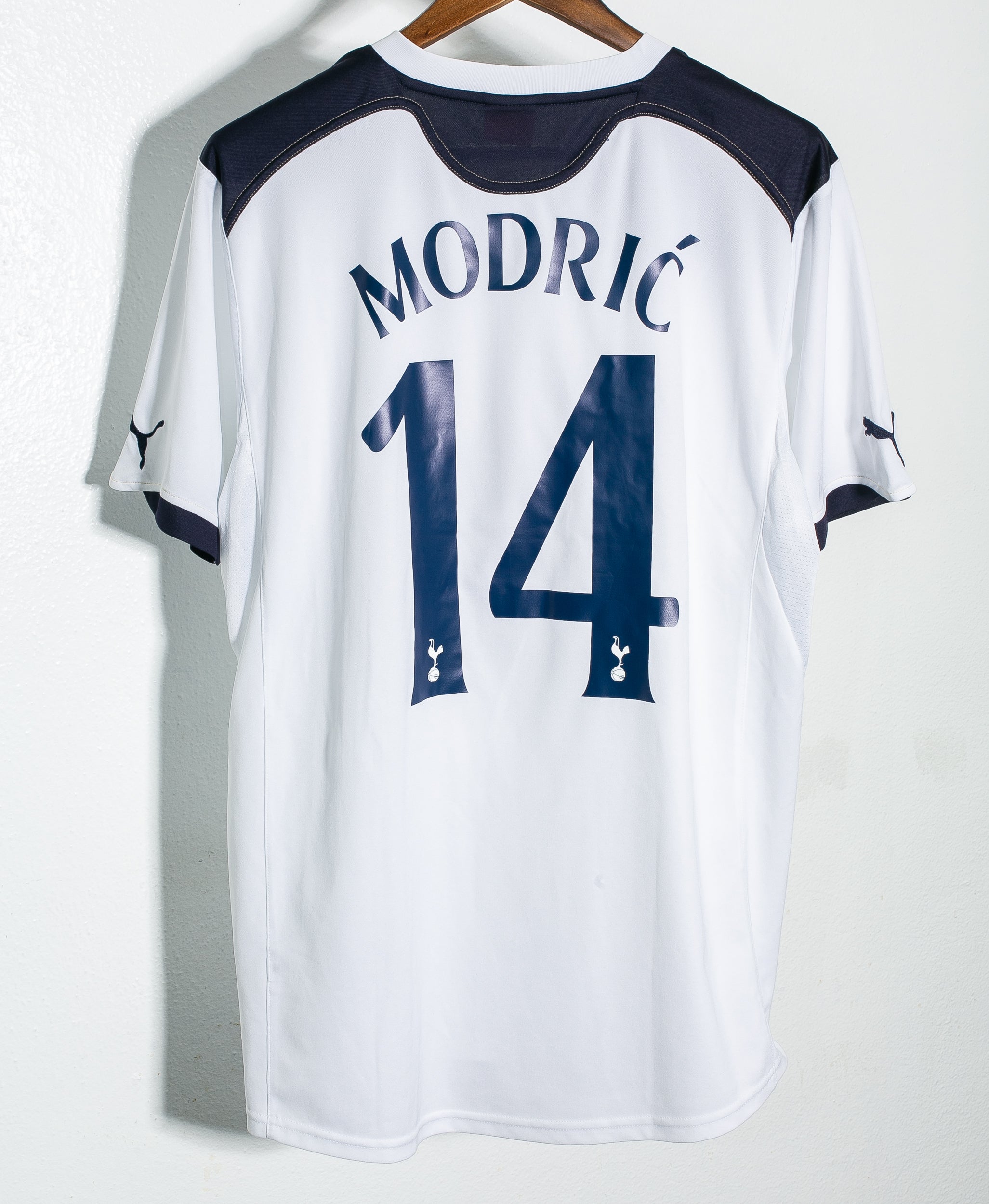 Tottenham Hotspur home kit for 2010-11.  Tottenham, Tottenham hotspur,  Sports jersey