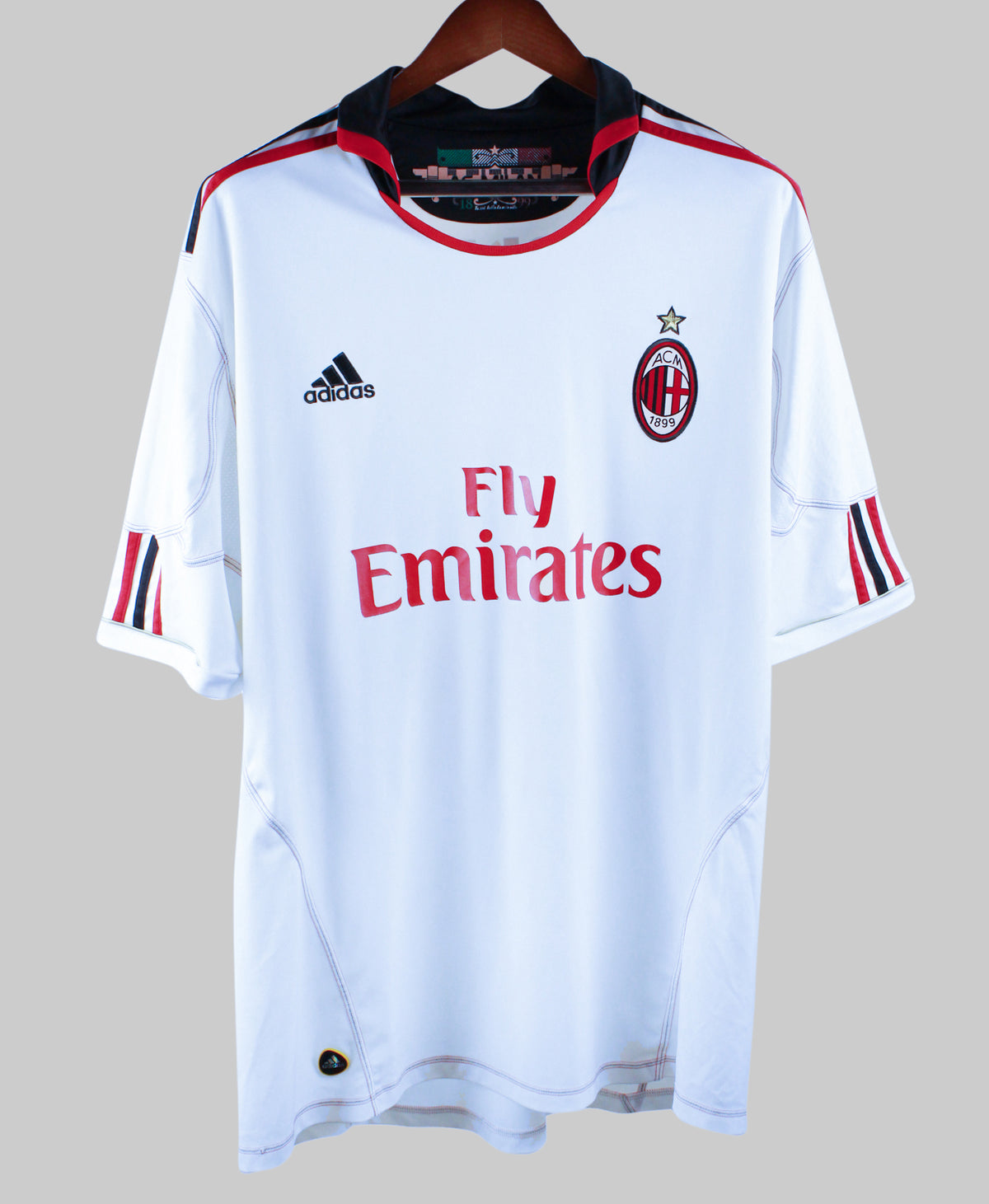 AC Milan 2010-11 Ronaldinho Away Kit (2XL)