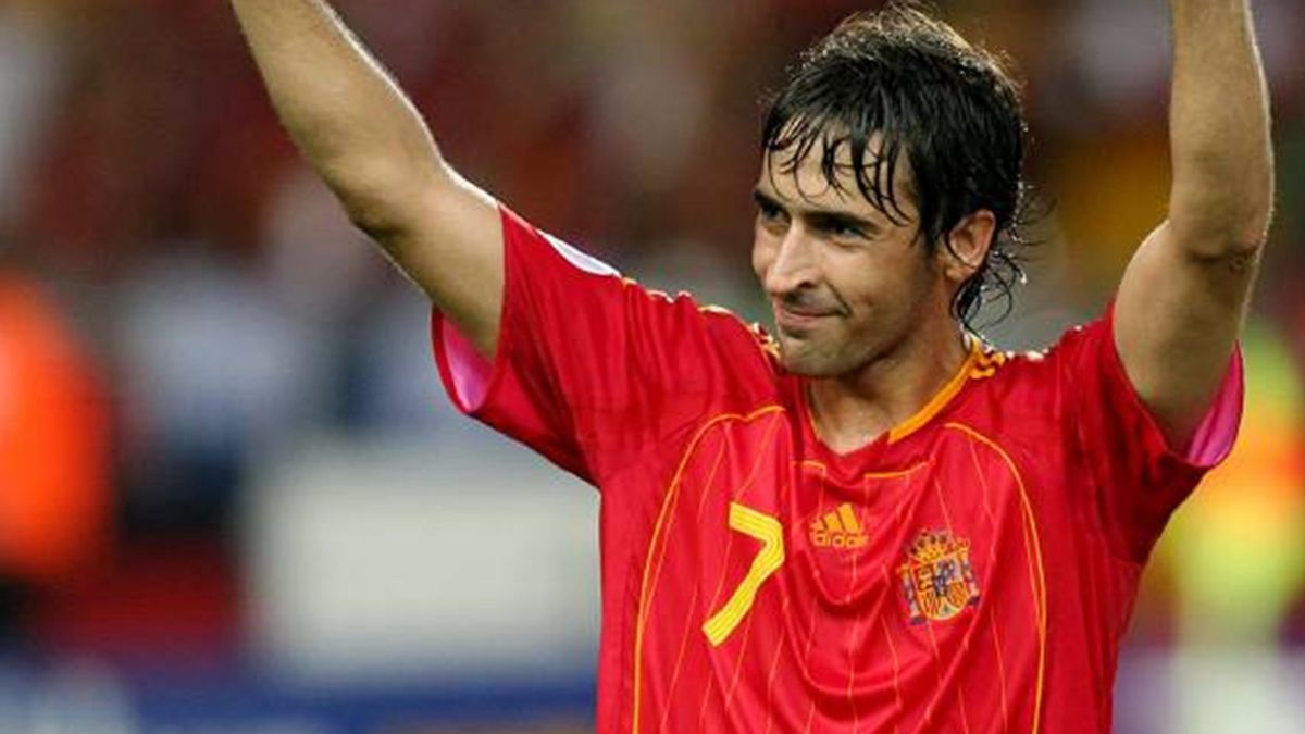 Spanish Raul Raúl and the Spanish National Team: The Forgotten Legend of La Roja ...
