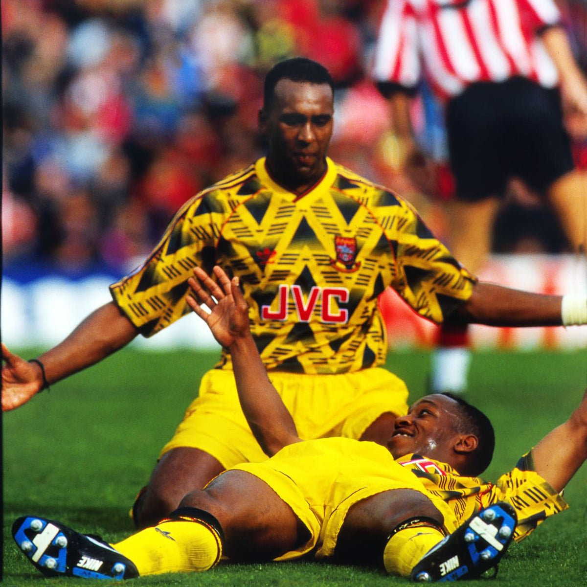 Top 10 Retro Premier League Jerseys | Iconic Football Kits