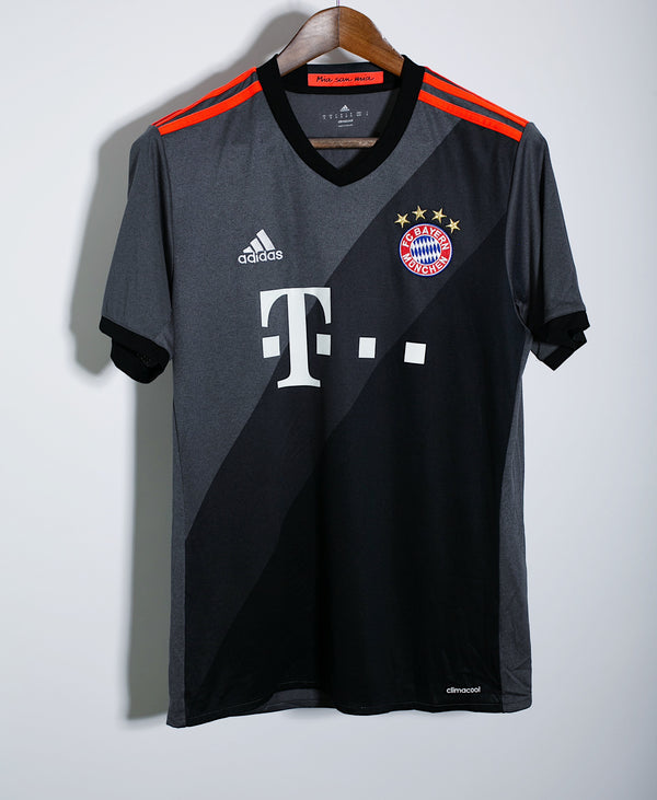 Bayern Munich 2016-17 Robben Away Kit (M)