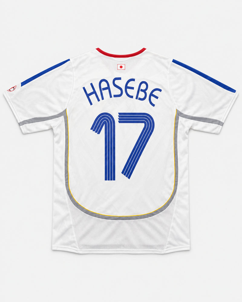 Japan 2006-07 Hasebe away vintage football shirt, size Medium, back.