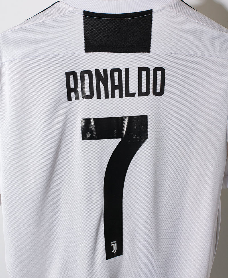 Juventus 2018-19 Ronaldo Home Kit (L)