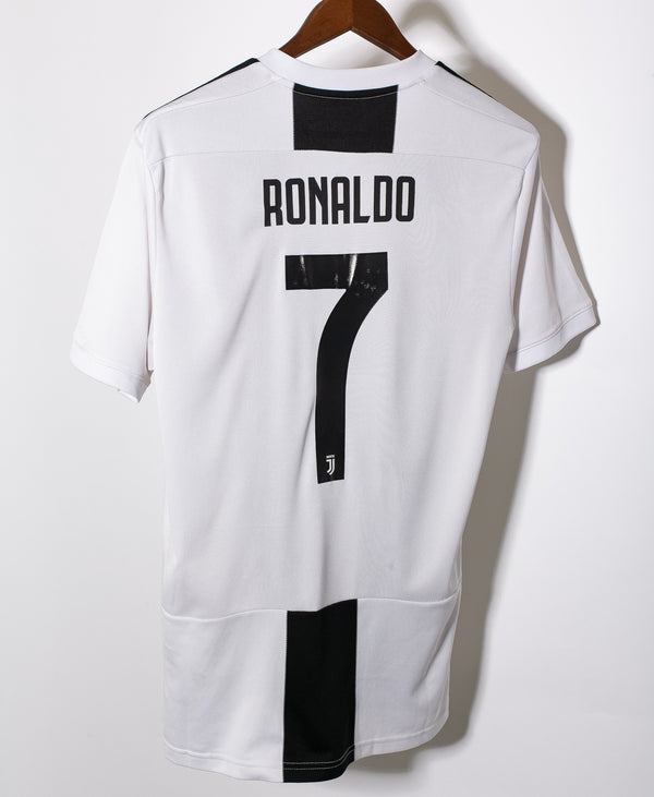 Juventus 2018-19 Ronaldo Home Kit (L)