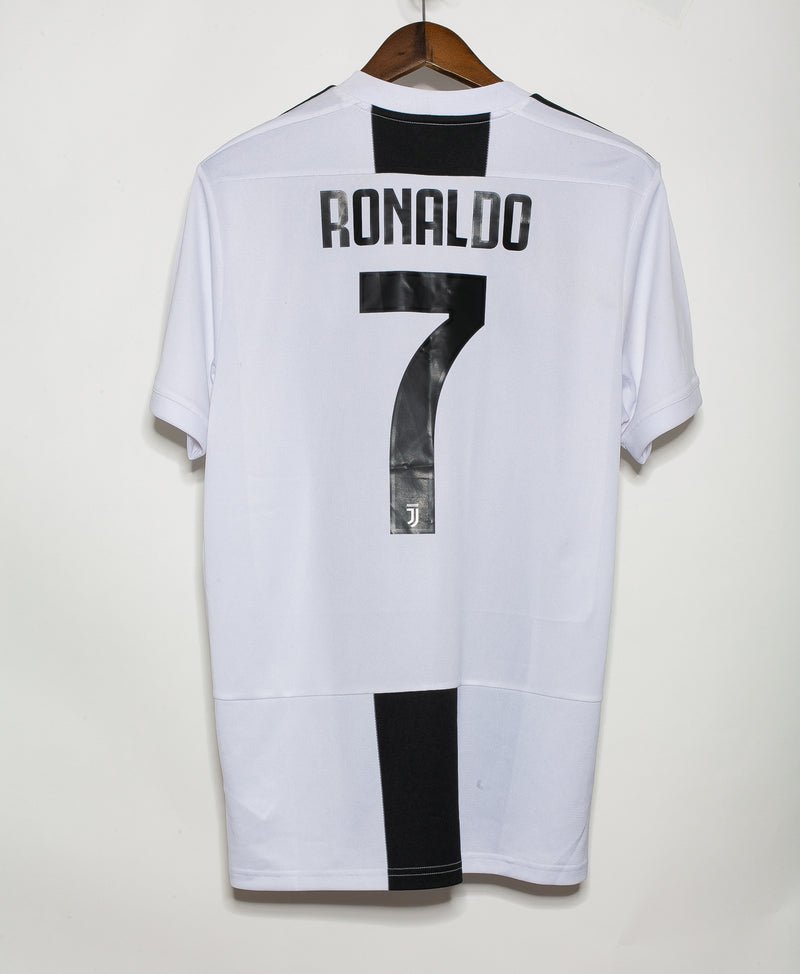 Juventus 2018-19 Ronaldo Home Kit (L)