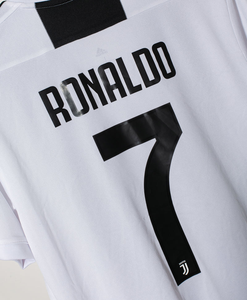 Juventus 2018-19 Ronaldo Home Kit (L)