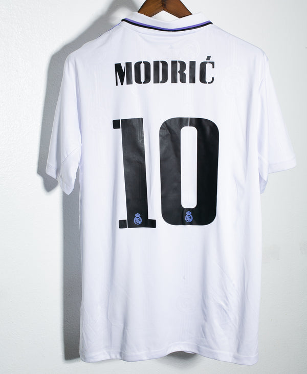 Real Madrid 2022-23 Modric Home Kit (XL)