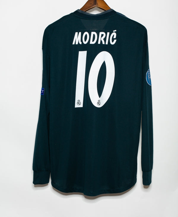 Real Madrid 2018-19 Modric Long Sleeve Home Kit (XL)
