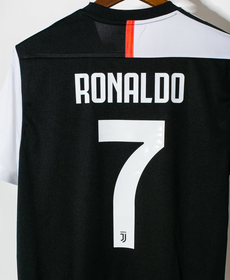 Juventus 2019-20 Ronaldo Home Kit BNWT (L)