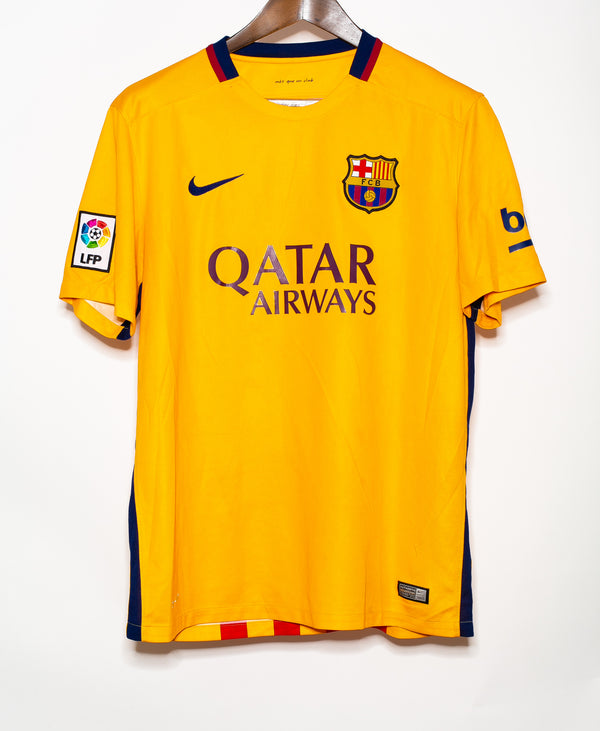 Barcelona 2015-16 Suarez Away Kit (L)