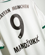 Bayern Munich 2013-14 Mandzukic Away Kit (2XL)