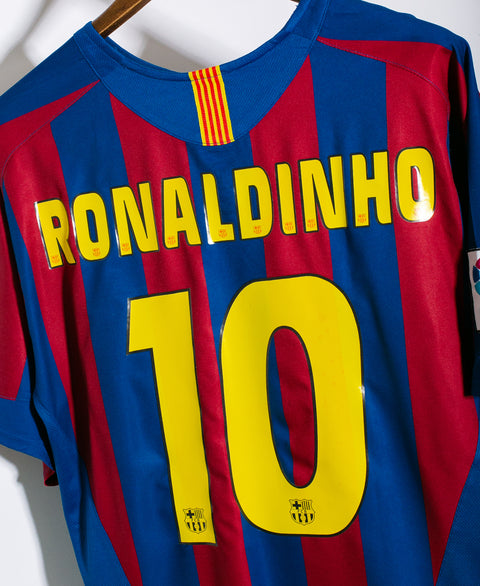 Barcelona 2005-06 Ronaldinho Home Kit (L)