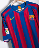 Barcelona 2005-06 Ronaldinho Home Kit (L)