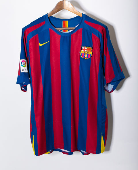 Barcelona 2005-06 Ronaldinho Home Kit (L)