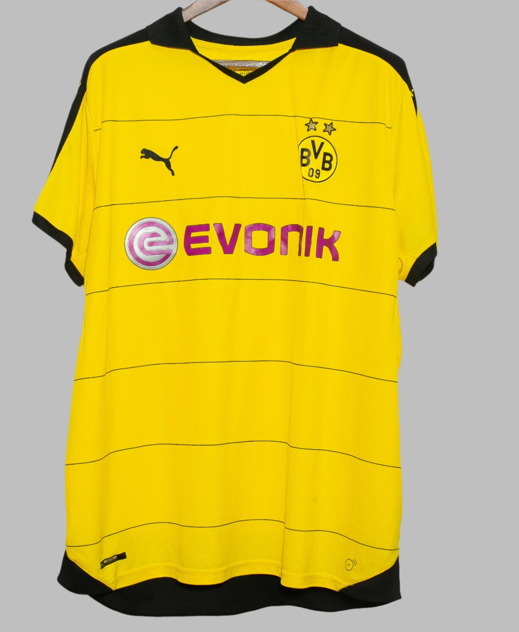 Newcastle 2009-10 Home Kit (L)