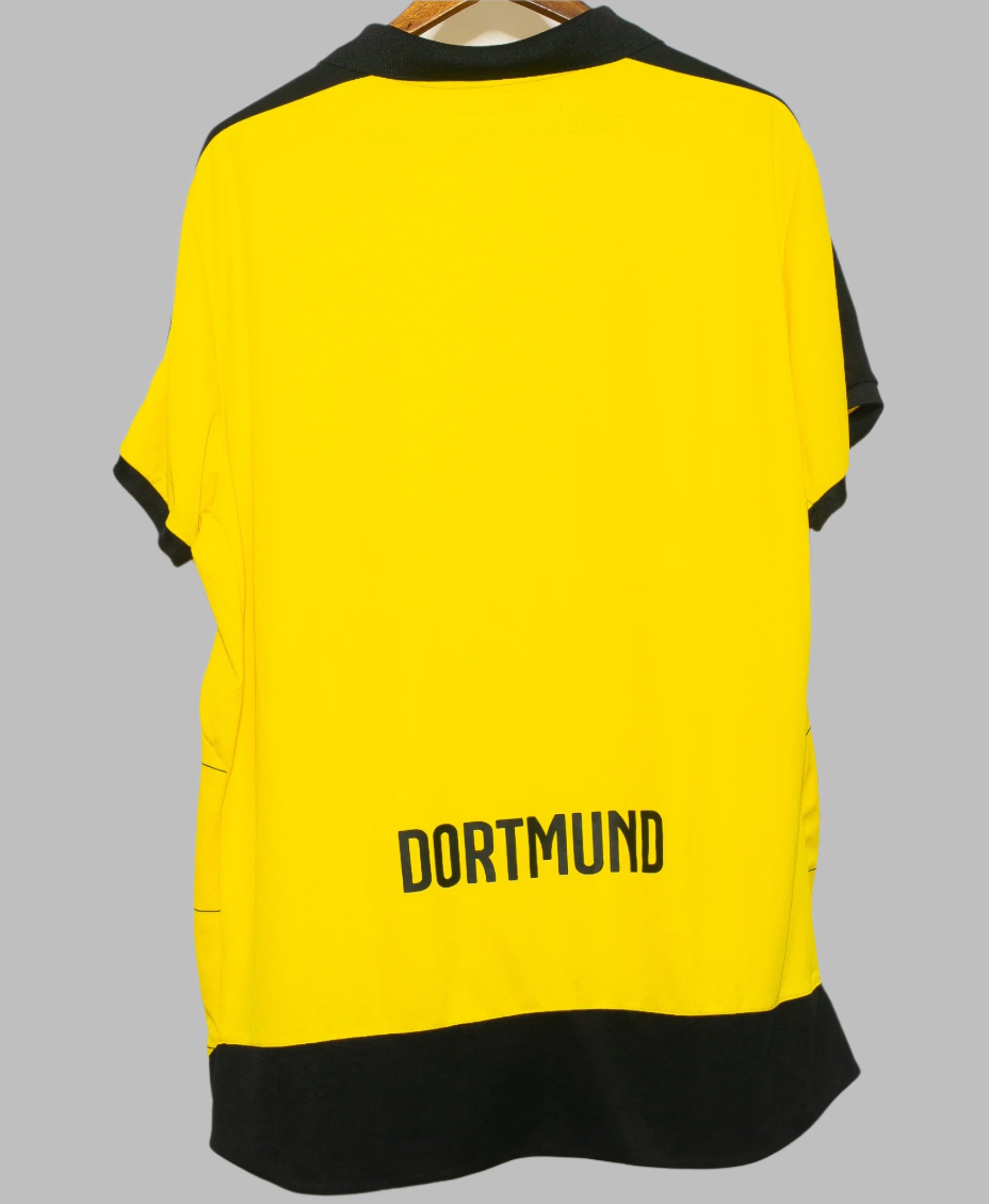 Newcastle 2009-10 Home Kit (L)