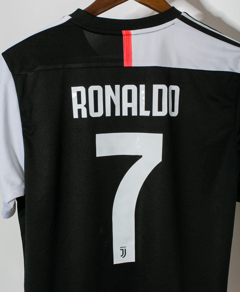 Juventus 2019-20 Ronaldo Home Kit (L)