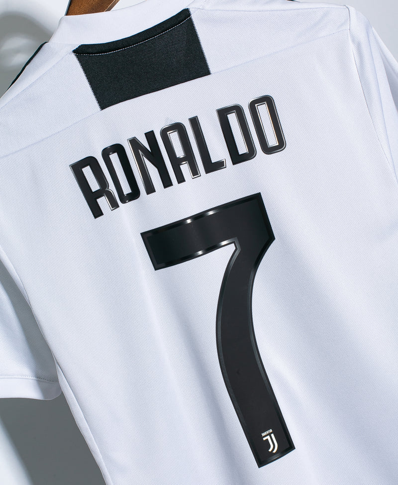 Juventus 2018-19 Ronaldo Home Kit (S)
