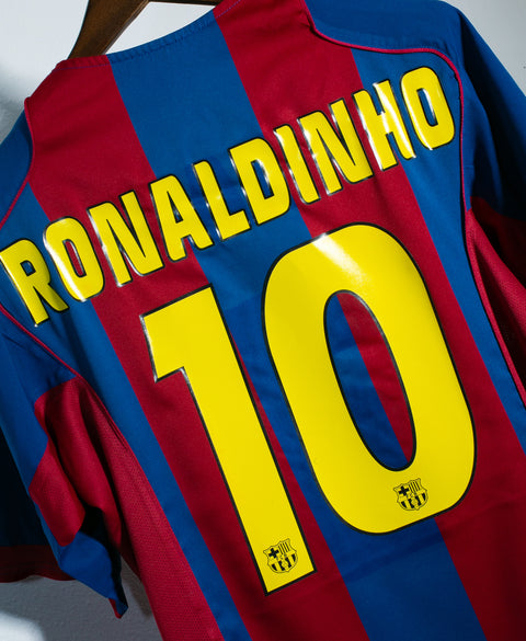 Barcelona 2004-05 Ronaldinho Home Kit (L)