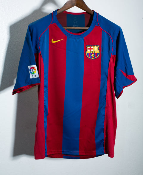 Barcelona 2004-05 Ronaldinho Home Kit (L)