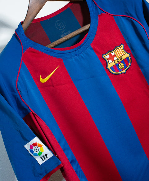 Barcelona 2004-05 Ronaldinho Home Kit (L)