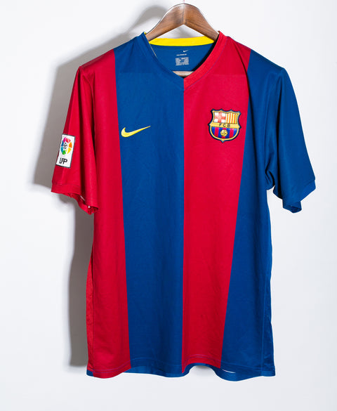 Barcelona 2006-07 Ronaldinho Home Kit (L)