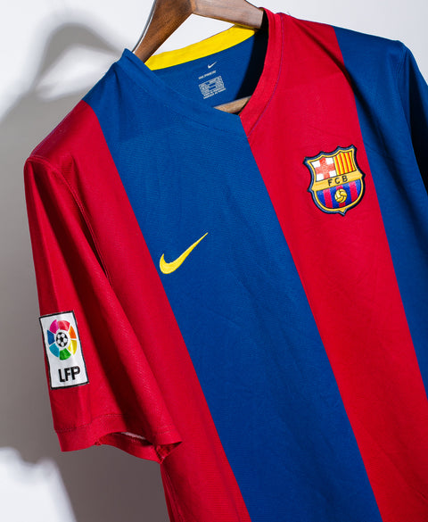 Barcelona 2006-07 Ronaldinho Home Kit (L)