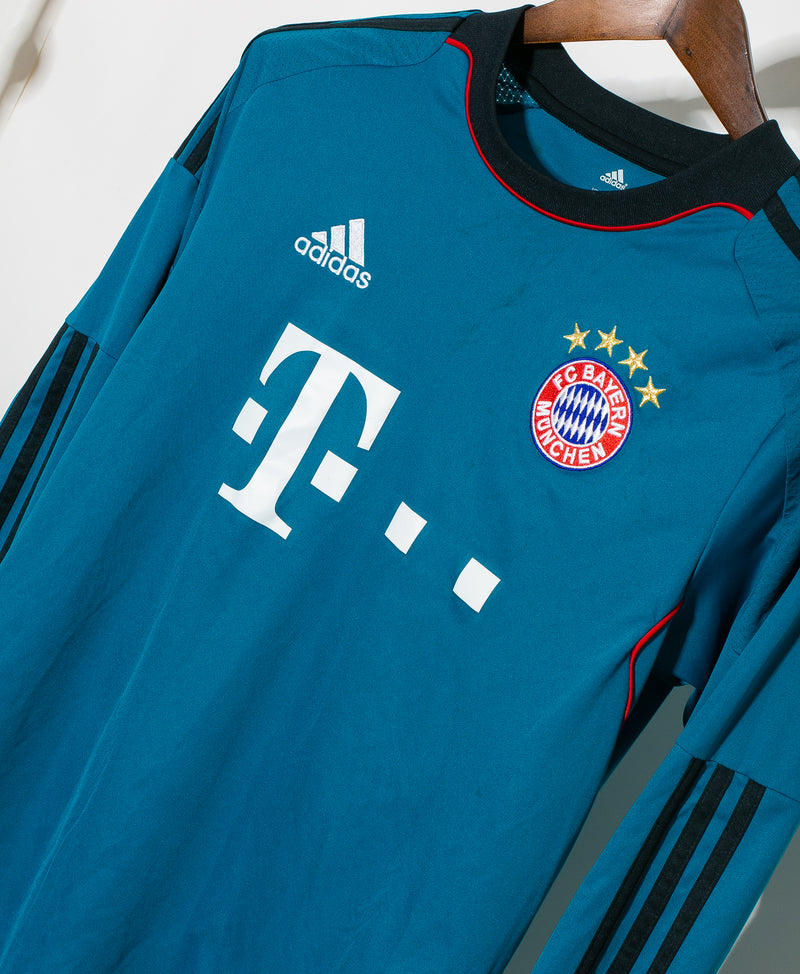 Bayern Munich 2013-14 Neuer GK Kit (S)