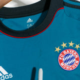 Bayern Munich 2013-14 Neuer GK Kit (S)