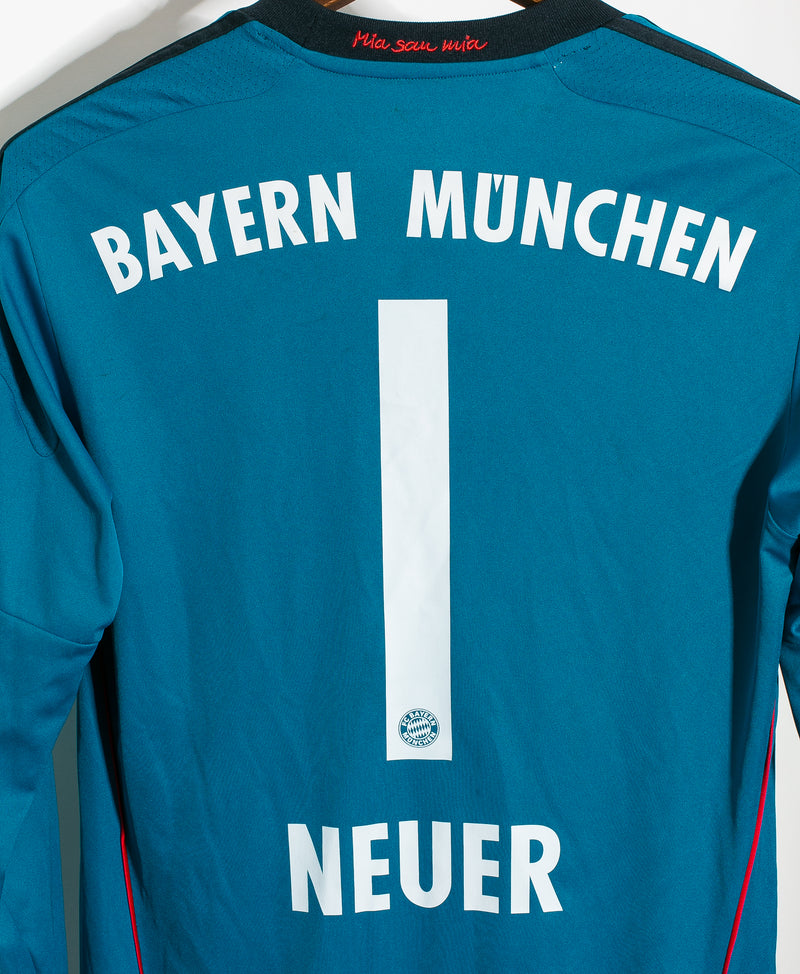 Bayern Munich 2013-14 Neuer GK Kit (S)