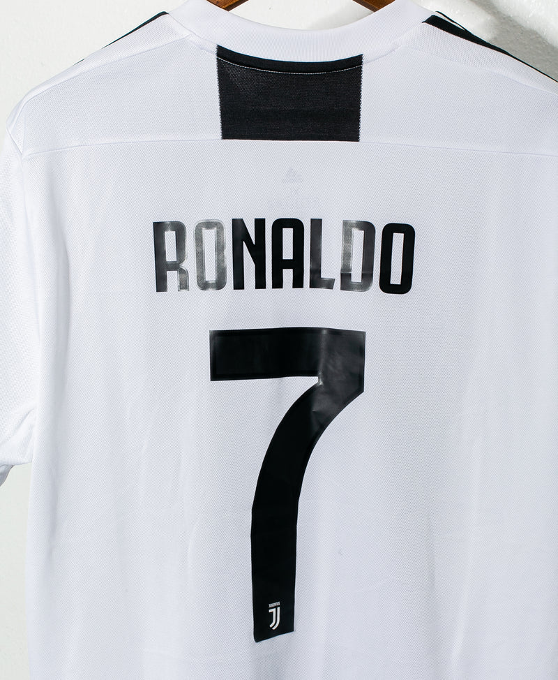 Juventus 2018-19 Ronaldo Home Kit (XL)