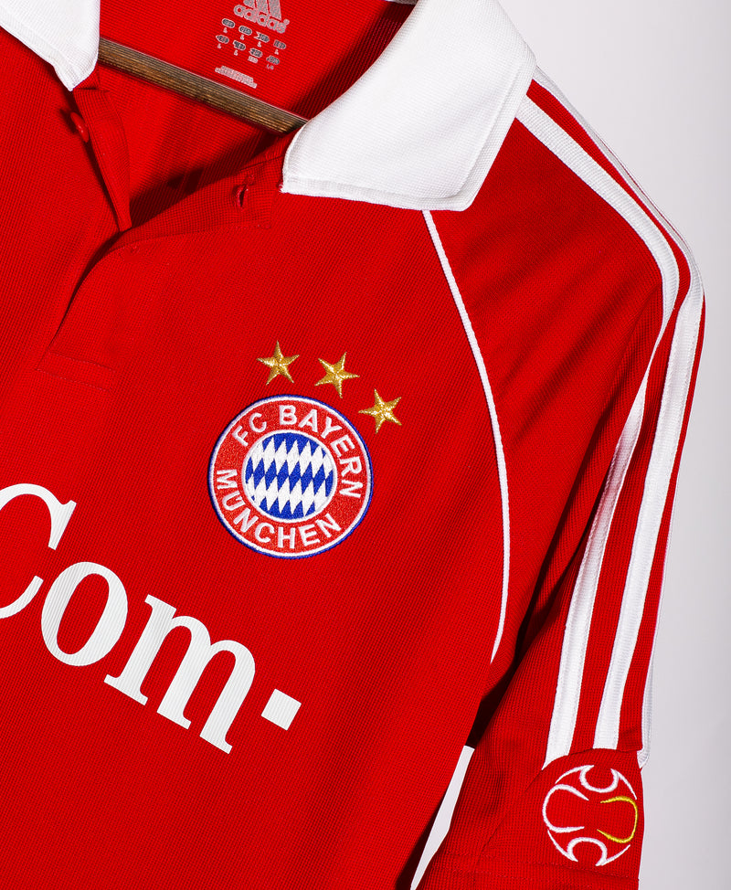 Bayern Munich 2005-06 Home Kit (L)
