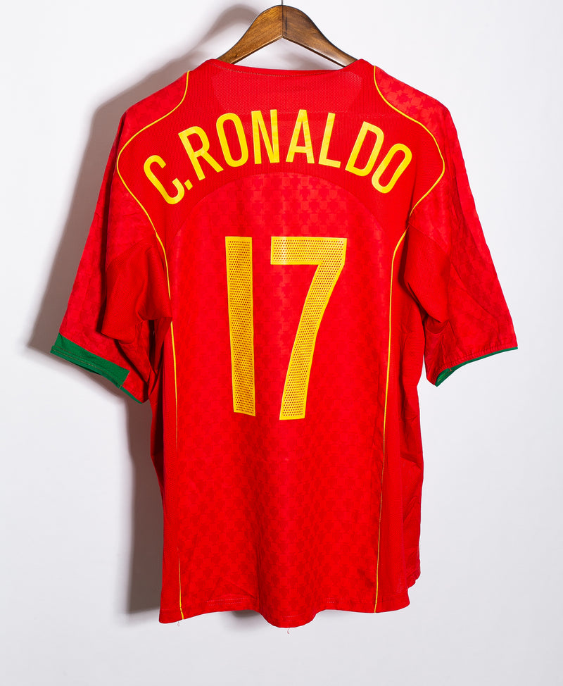 Portugal 2004 Ronaldo Home Kit (2XL)