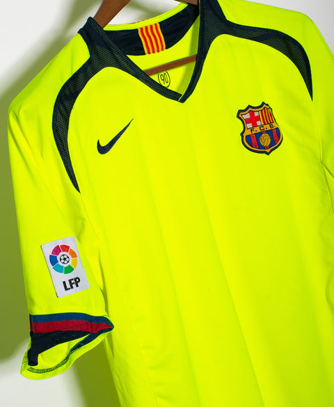 Barcelona 2005-06 Ronaldinho Away Kit (XL)