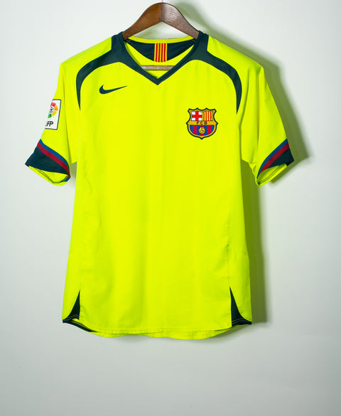 Barcelona 2005-06 Ronaldinho Away Kit (XL)