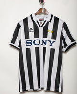 Juventus 1995-06 Home Kit (L)