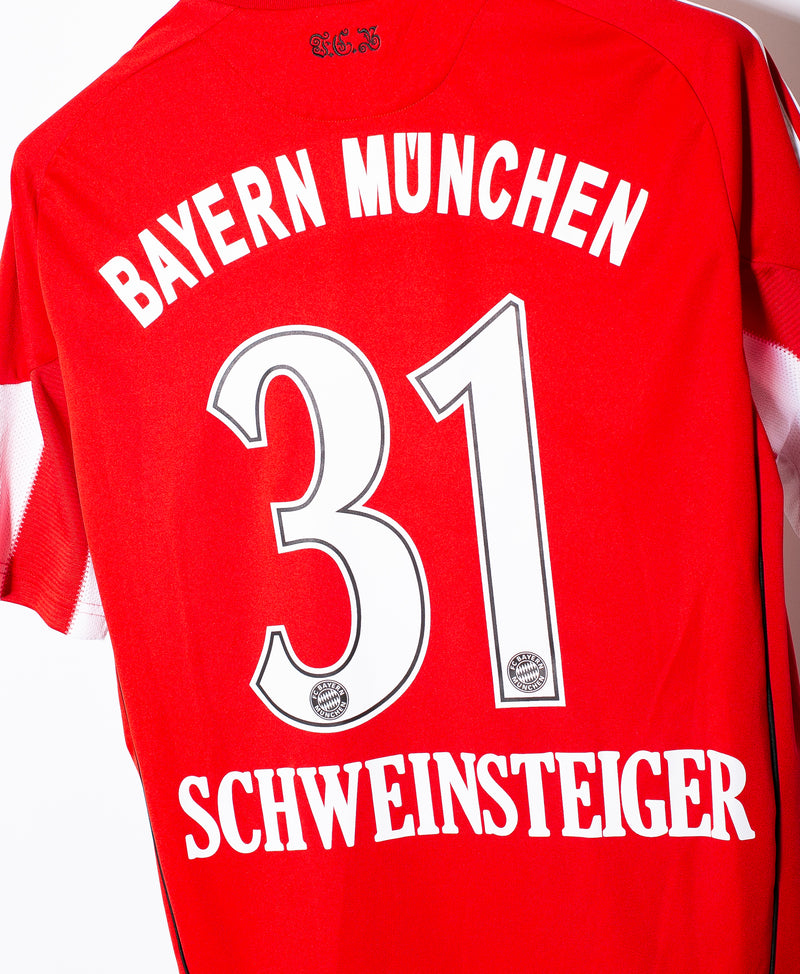 Bayern Munich 2010-11 Schweinsteiger Home Kit (M)