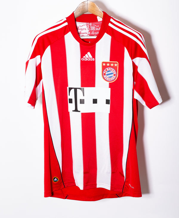 Bayern Munich 2010-11 Schweinsteiger Home Kit (M)