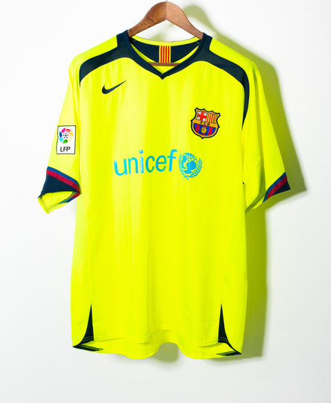 Barcelona 2005-06 Ronaldinho Away Kit (XL)