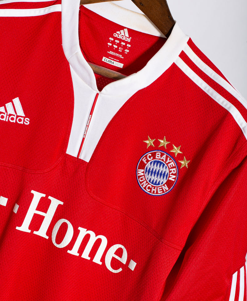 Bayern Munich 2009-10 Lahm Home Kit (L)