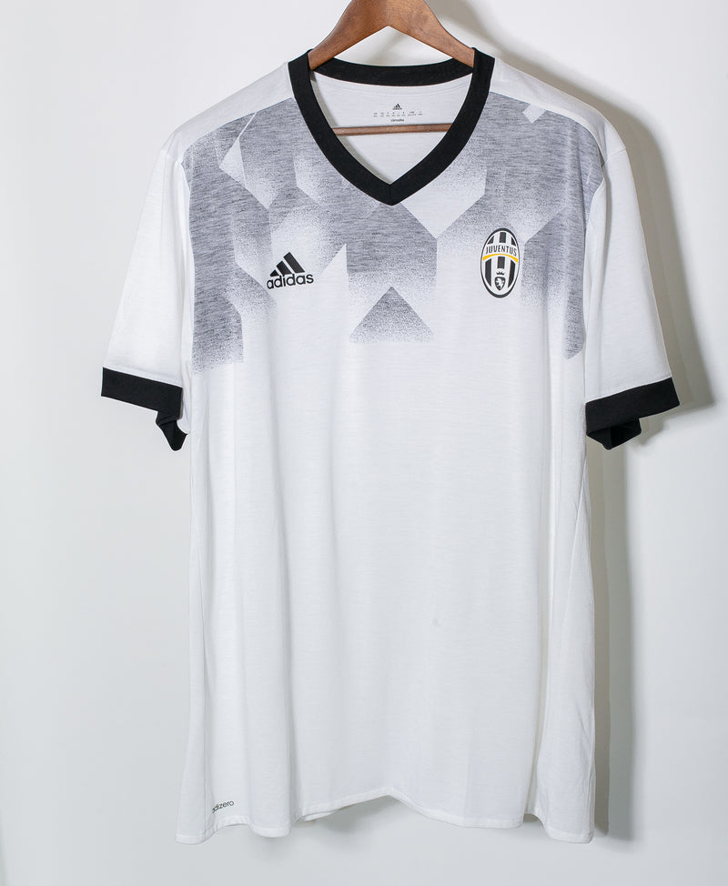 Juventus 2016 Training Kit (2XL)