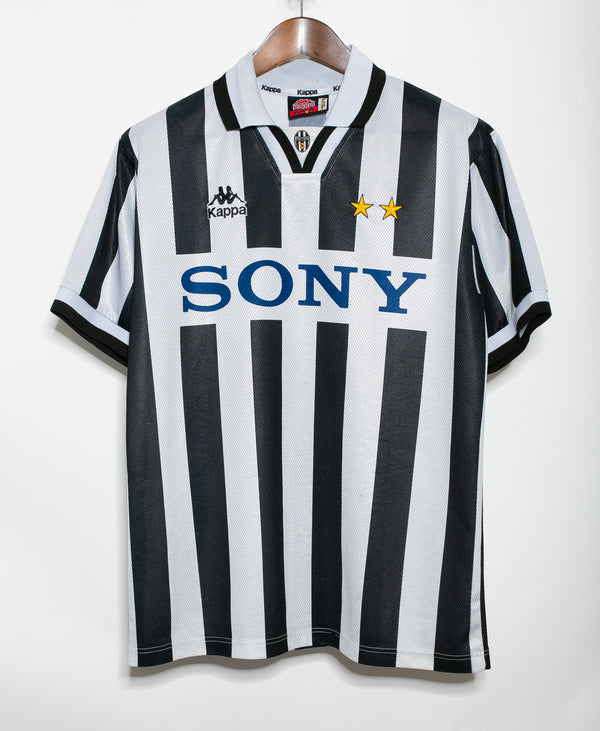 Juventus 1995-96 Home Kit (L)