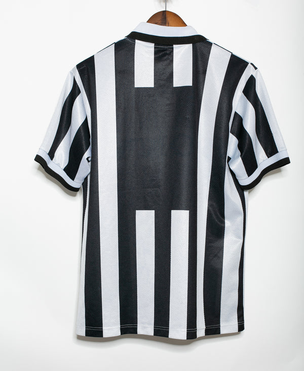 Juventus 1995-96 Home Kit (L)