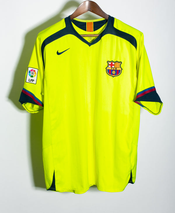 Barcelona 2005-06 Ronaldinho Away Kit (2XL)
