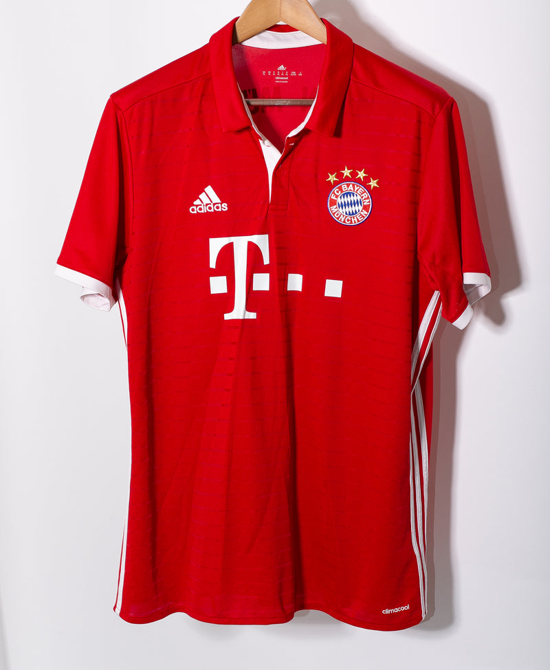 Bayern Munchen 2016-17 Lewandowski Home Kit (XL)